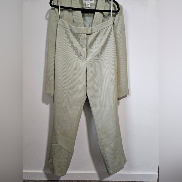 Suit set - Picture 5 of 7